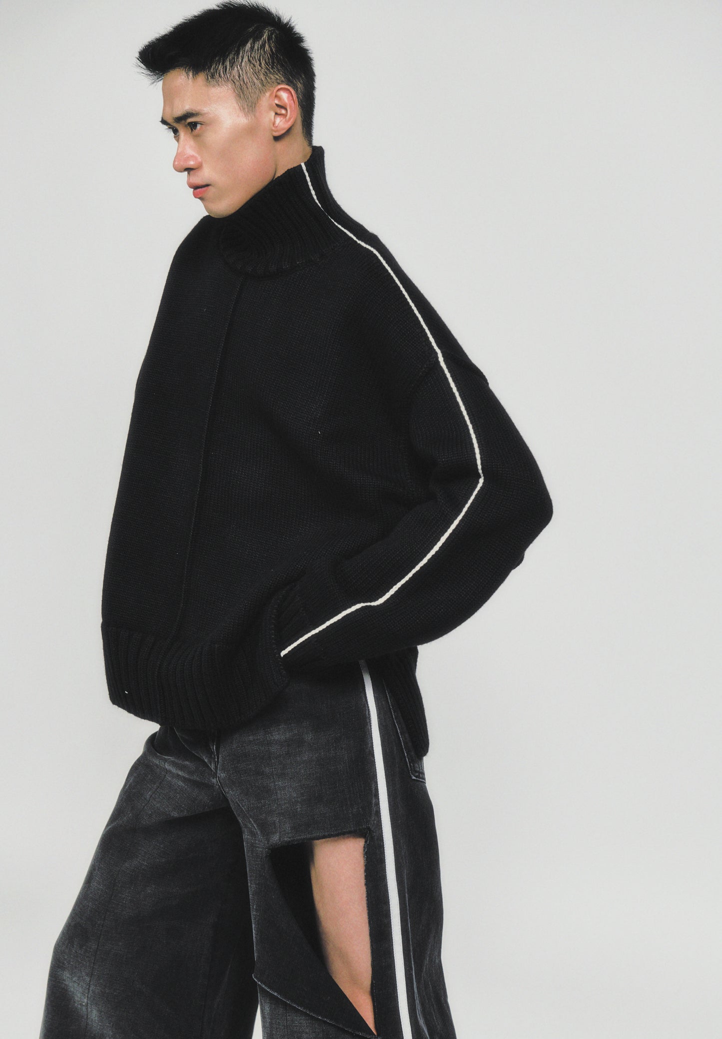 PETER SWEATER - BLACK
