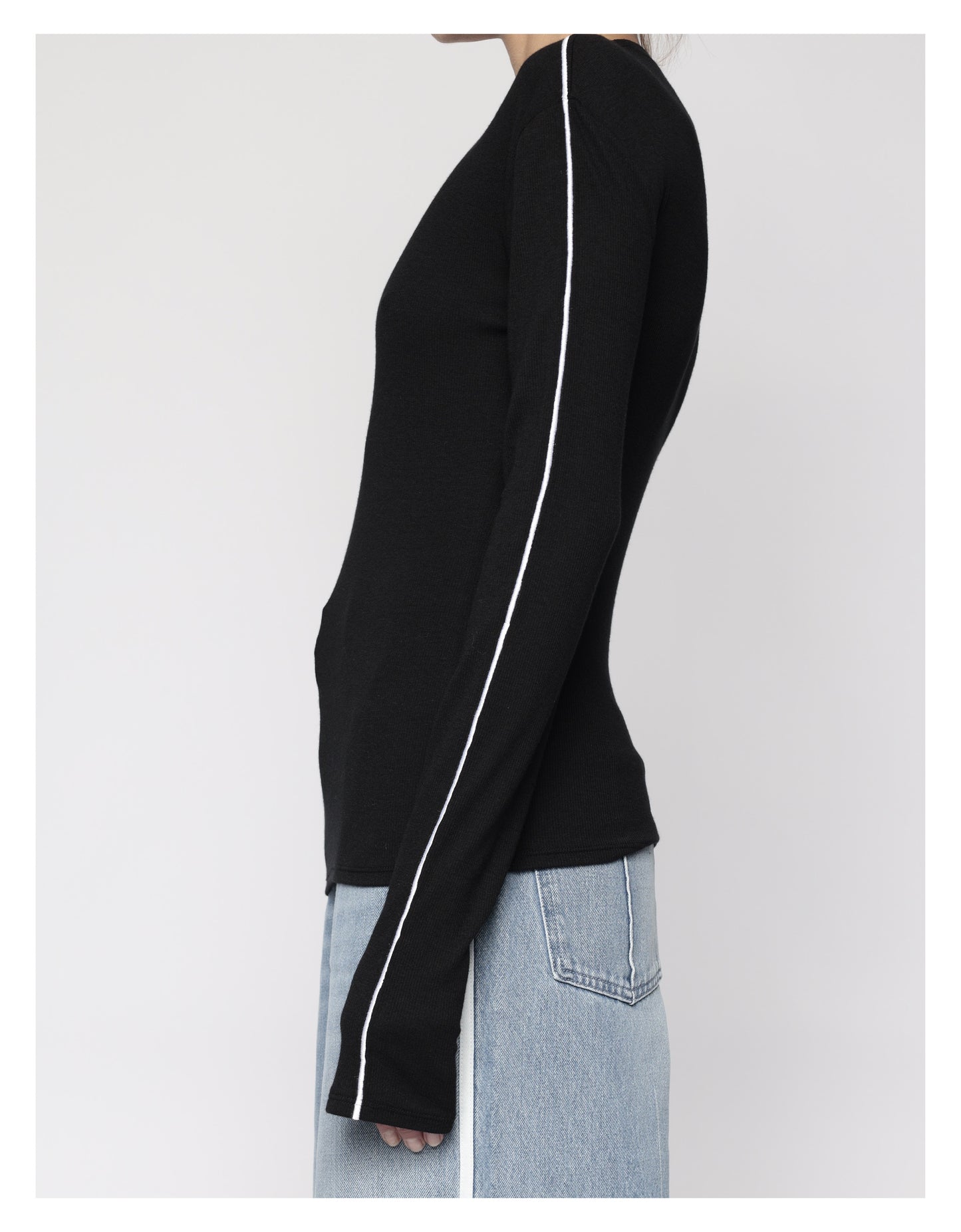 RIBBED LONG SLEEVE T-SHIRT
