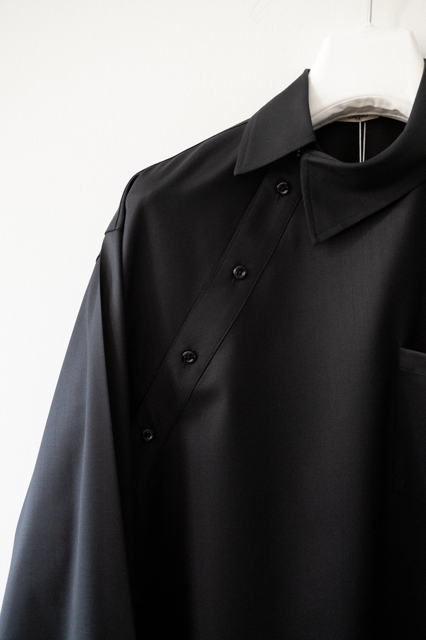 BLACK WOOL SUITING KIKO SHIRT