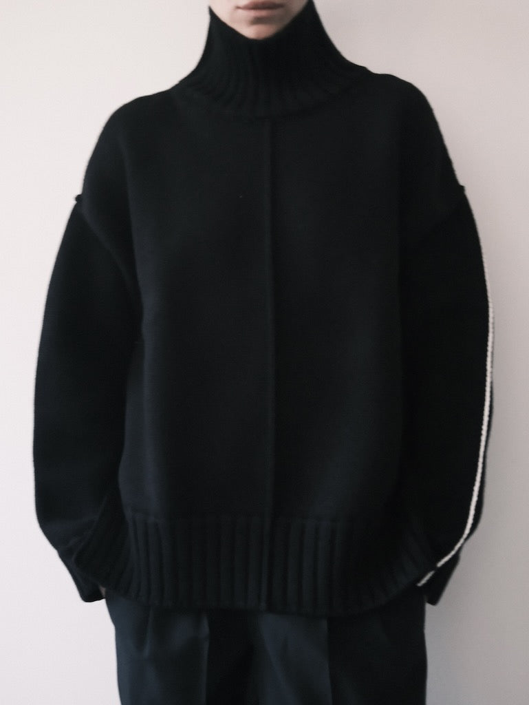 PETER SWEATER - BLACK